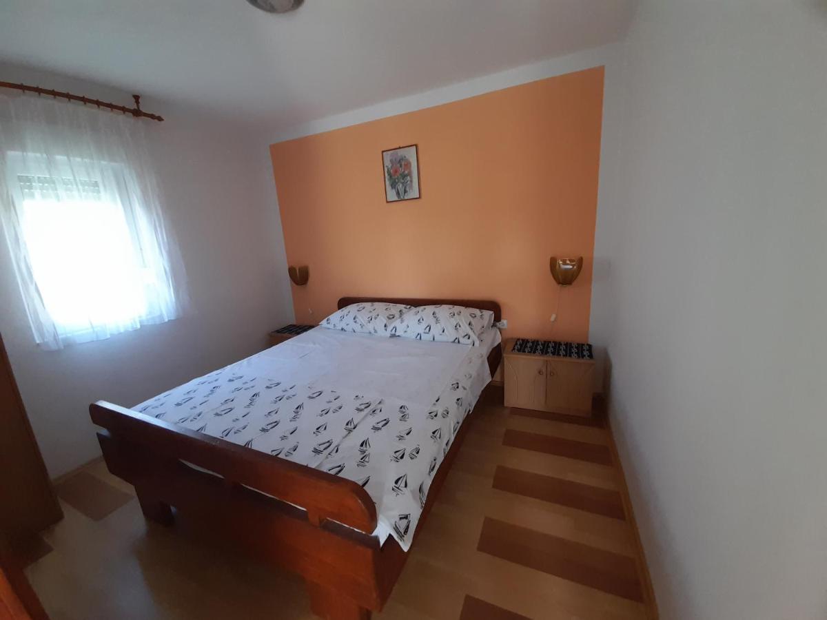 Appartamento Apartman Pilcik Vir Esterno foto